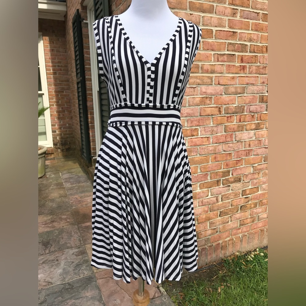 NWT Boutique Loila Navy Striped Stretch Dress M